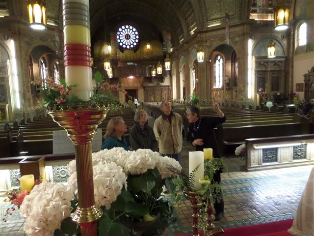 Docent Eleanor Ash describes Sanctuary art and architecture to Sacred Sites Open House visitors.